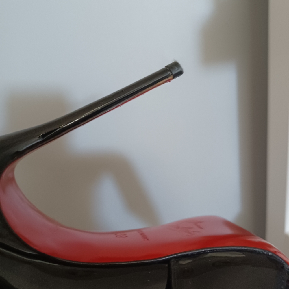 Authentic Christian Louboutin patent leather shoes - Picture 10 of 10